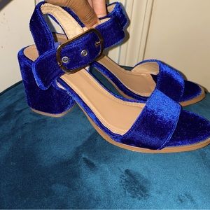 Suede blue sandals size 7